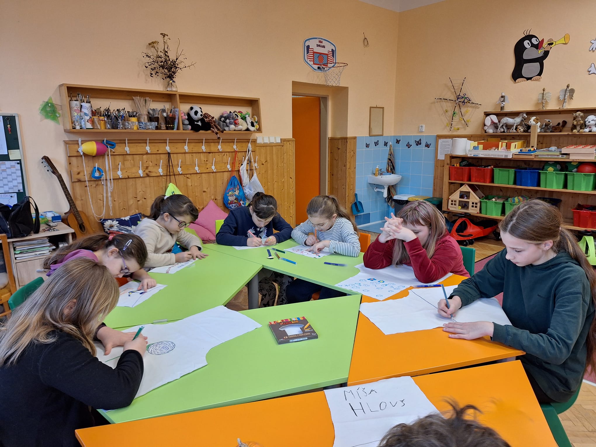 EB3D5FF1-286A-4B99-BBB6-4EF921A096DE