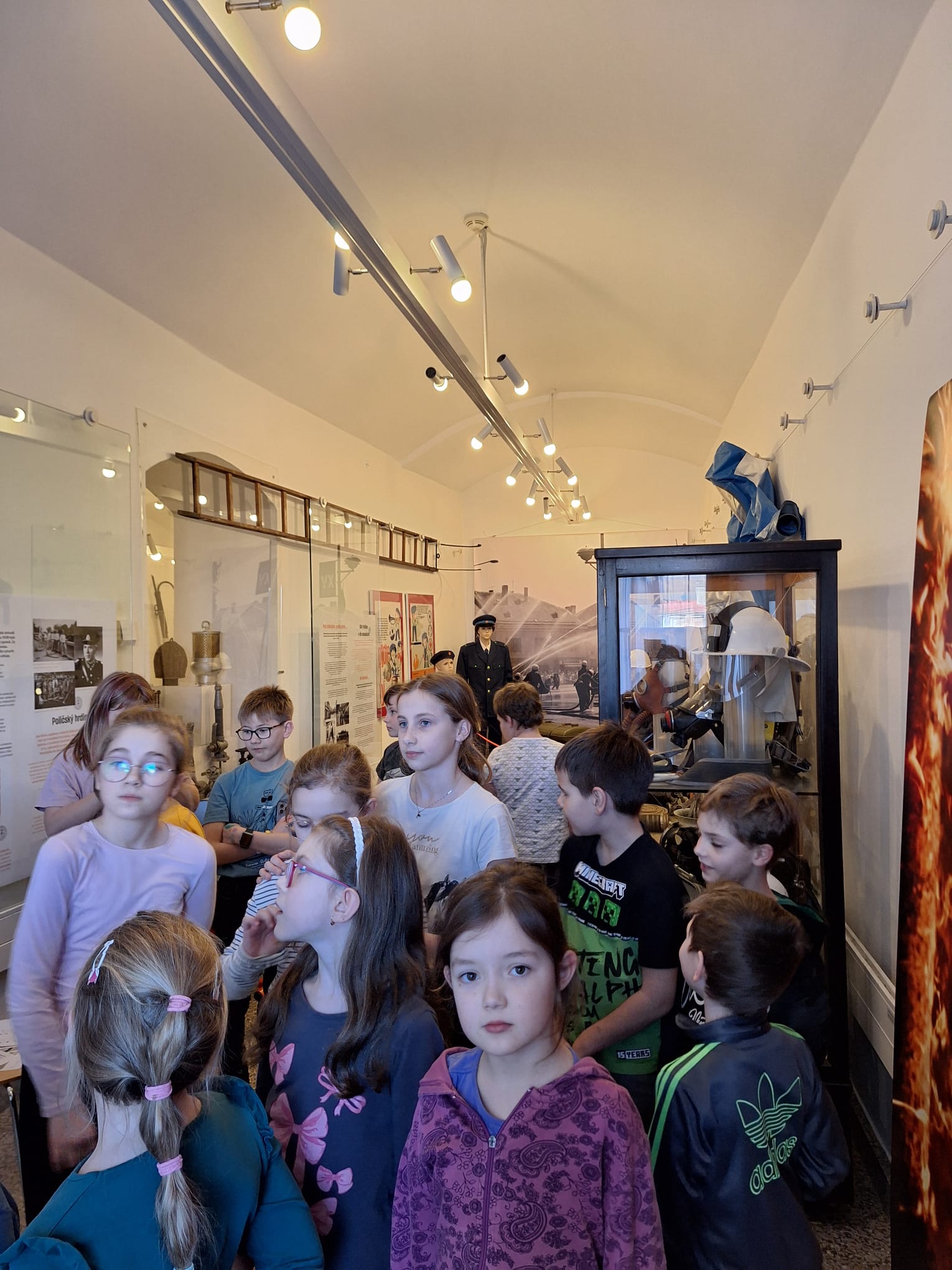 46A683EC-BB9B-47F9-BBB5-FED61256E30A