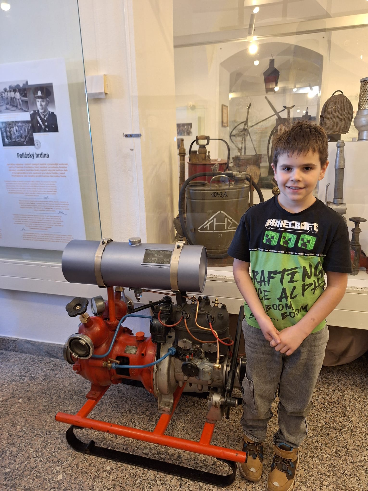 CE754A30-C5A4-4F17-A2DE-C6302A1F7E5C